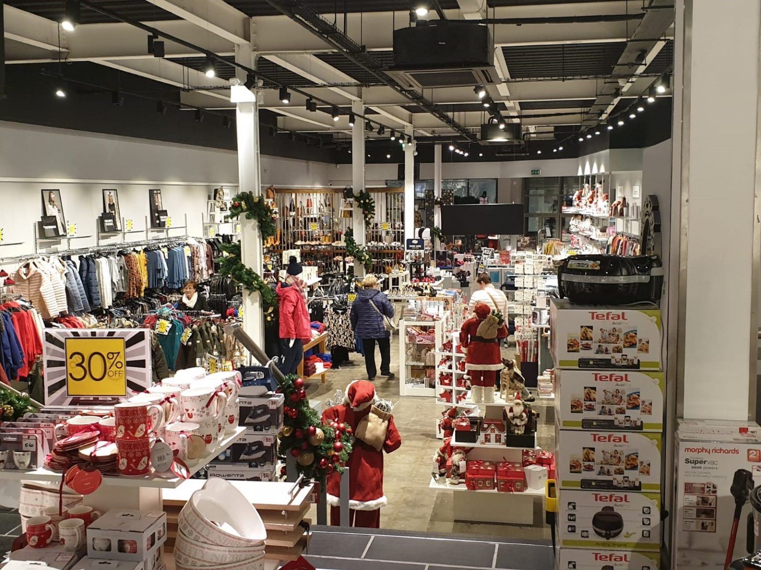 Menarys Store PRE-CHRISTMAS FIT OUT FOR MENARYS AHEAD OF FESTIVE SURGE - Gem Interior ...